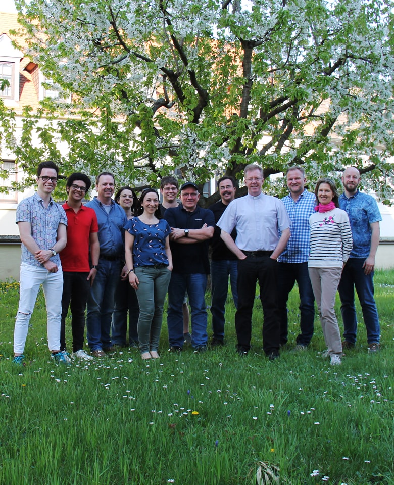 gruppenbild-min